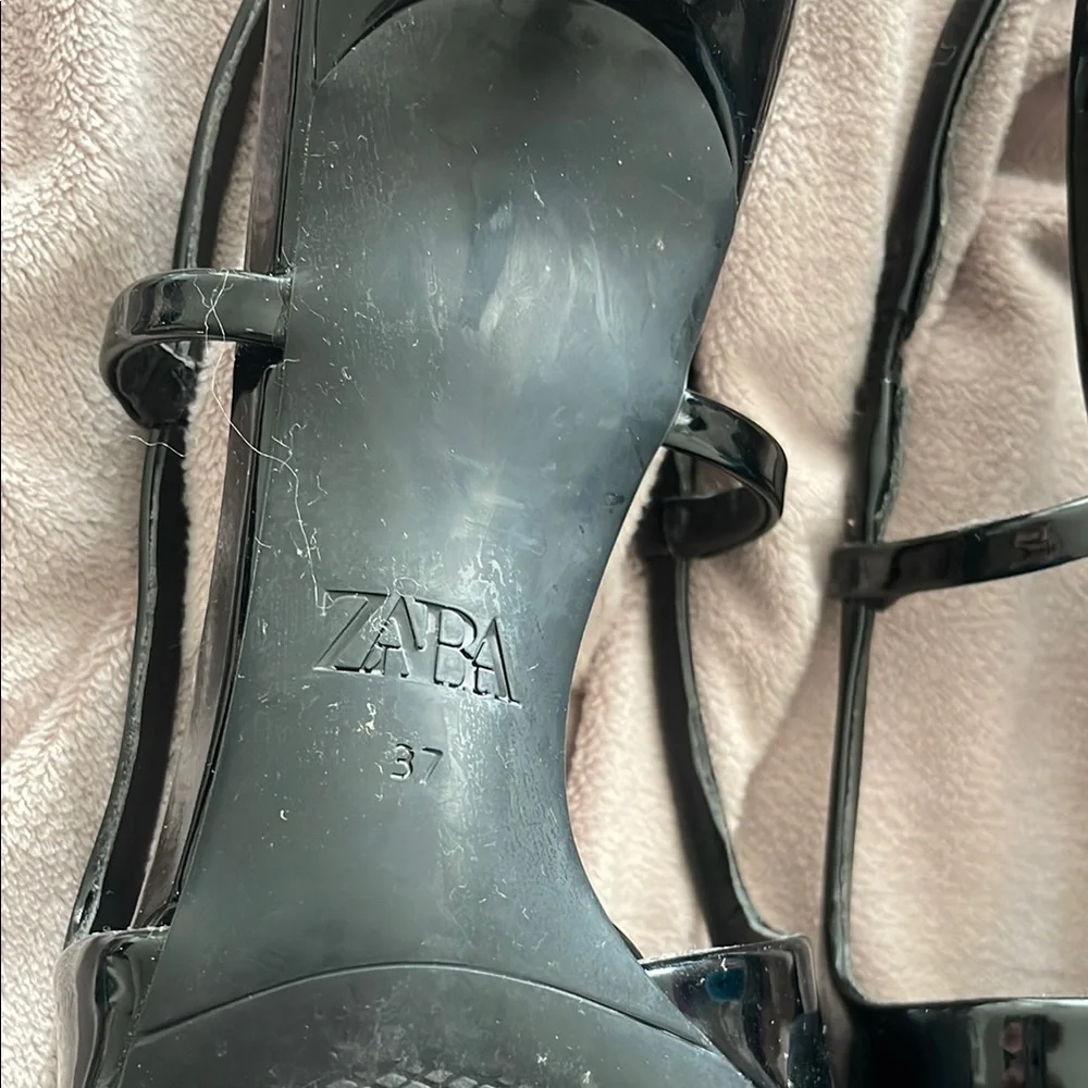 Zara Black Patent Slingback Heels with Gold Chain Accent - Picture 7 of 8